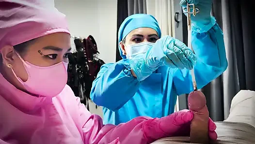 2 zalim hemşire tarafından mumyalanıyor ve işkence ediliyor 1/3