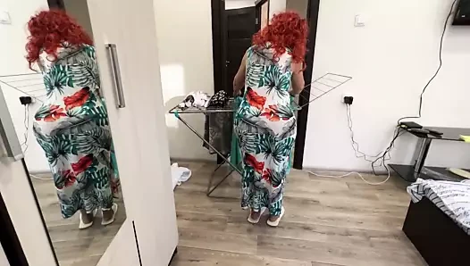 Evde orta yaşlı seksi kadın her zaman anal seks istiyor