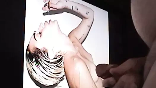 Miley cyrus boşalıyor