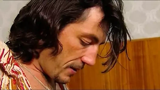 La cougar si scopa il vicino