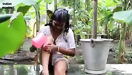 kız banyosu outdoor.mp4