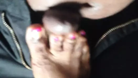 Ronda ayak parmağı sürtün ve pembeye pompalayın!