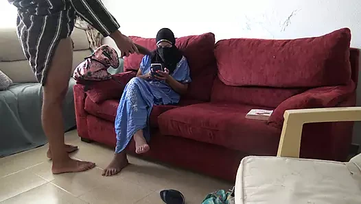 Sapık Mısırlı gavat koca genç Müslüman karısını şok ediyor