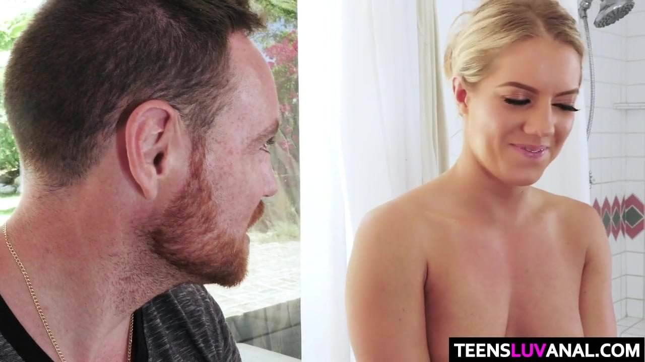 Üvey kız kardeş Candice Dare anal seks yapıyor