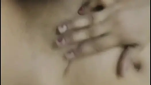 Hintli sari soyunuyor - tam çıplak solo oyun - yoğun orgazm - yüz yok - 4k