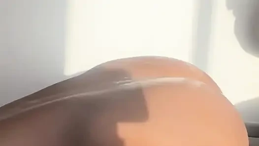 Sadece sikinin ağzımda olması beni tatmin etmiyor ve ona daha iyi binmeye karar veriyorum -amatör çift- nysdel