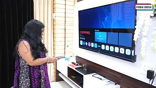 Yalnız ateşli kız yabancıyla sert sikişiyor