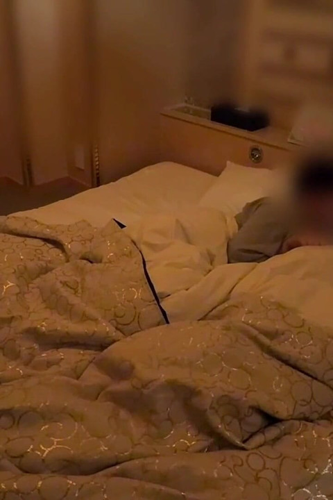 Kadın arkadaşla gece geç saatlerde seks()