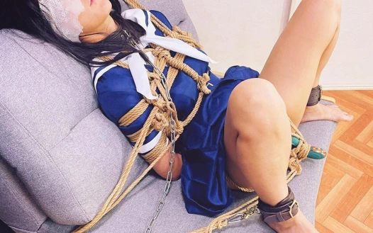 Kız evcil hayvan olarak tutuluyor "ceza ve zevk"