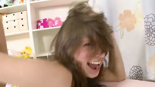 Eugenia ve Pauline - lezbiyen takma yarak sikişi