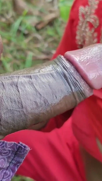 Сногсшибательный момент из "Секс деревенской девушки в лесу джунглей"