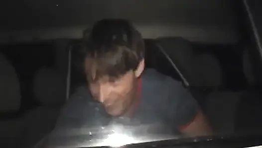 Winnie açık havada dudaklarına boşalıyor