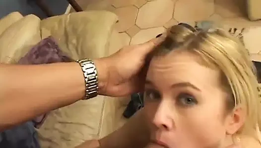 Tombul sarışın hemşire siyah yarak alıyor