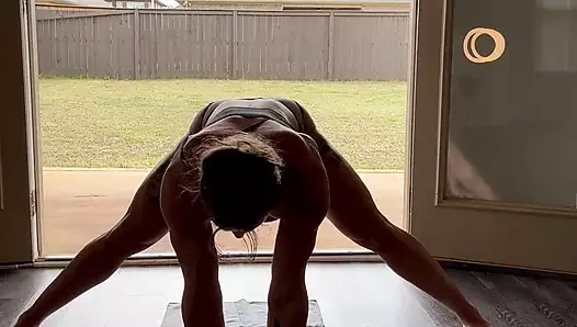 Simone Steele ile esnetme