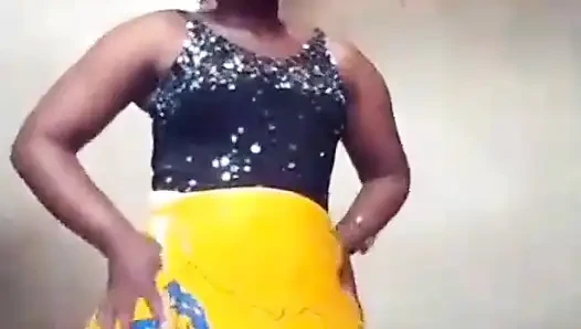 Şişman şeker anne azgın mastürbasyon yapıyor