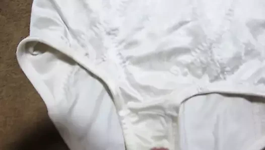 Cum üzerinde nine külot