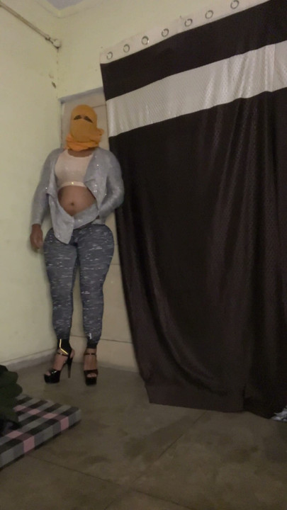 Büyük götlü amcık porno videosu büyük göğüsler sıkı çapraz giyiniyor | Klip 1