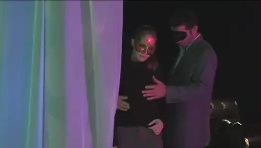 Seksi sarışın sürtük ilk randevusunda büyük yarak istiyor derin penetrasyon