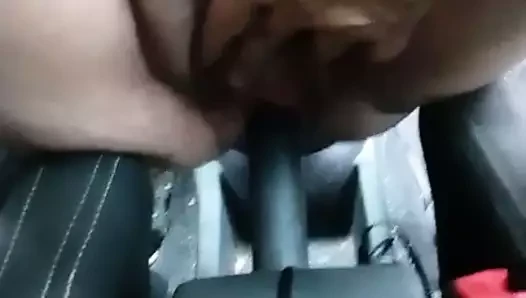 Sophie onu kedi içinde el freni alır
