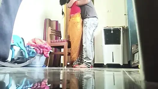 Lavanya Deepa sari içinde