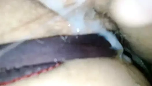 Sikme ve boşalmak üzerinde ona kıllı kedi içinde külot