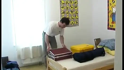Büyük memeli sarışın olgun yatakta sikiliyor