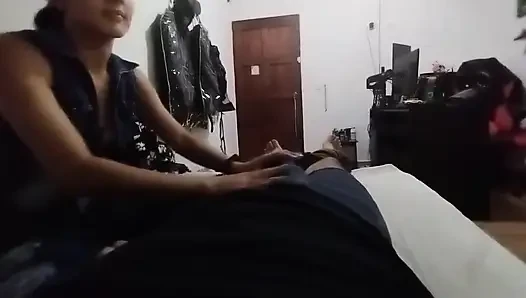 Komşum beni emiyor ve tüm yarağımı yutuyorsa seviyorum