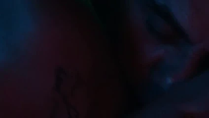 kadının harika göğüsleri var