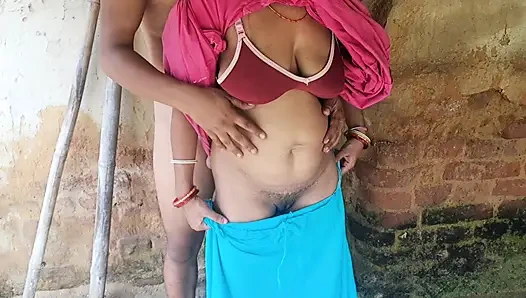 Ateşli Hintli üvey anne sakso çekiyor