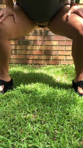 açık havada pissing bebek kız