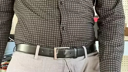 Baba büyük ve ateşli horozuyla oynuyor!