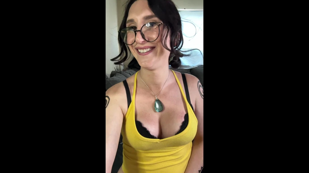 Melissa Mae - Hot Trans Milf Cosplays female Trafalgar Law from One Piece and rubs her big dick, full version coming soon.