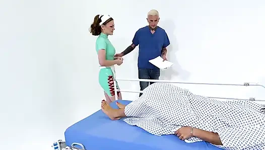 Lateks tıbbi oyun: bağlı latin, ağzı tıkalı ve orgazm oluyor (hd + bts)