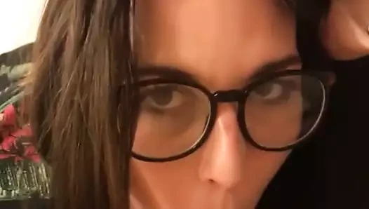 La soeur de ma femme Ophelie me suce