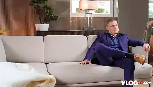 Çekici kızıl saçlı holly molly erotik sikiş sürprizi bekliyor