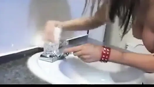 Tyla Wynn сплющена ради всего этого