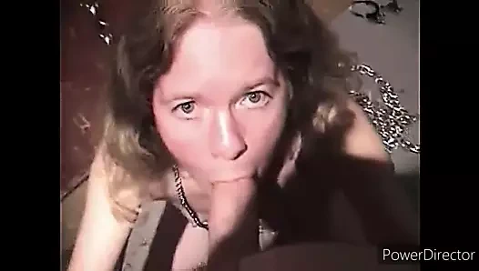 Horoz emdiğinde harika orgazm olduğunu iddia ediyor