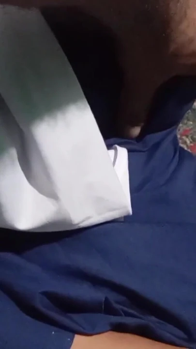 Падающий момент из "Учительницы колледжа и студента секс-видео в Бангладеш. Секс-видео студентки и учителя - 2025"