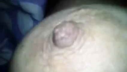 Arkadaşım martha squeezing ona lezzetli memeler 2