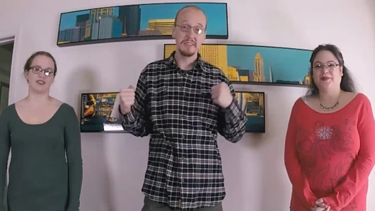 Gerçek bir hevesle Striptiz Kaya Kağıt Makas'a dalıyorlar