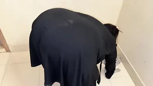 Arap büyük götlü otel hizmetçisi odamı temiziyor