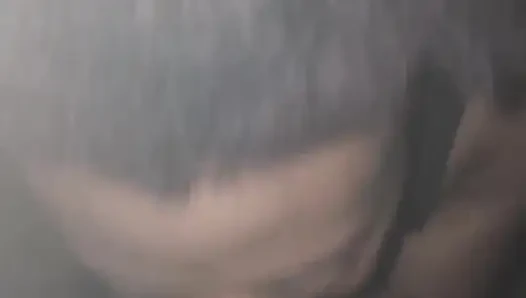 Açık havada fahişe gırtlağını parçalıyor