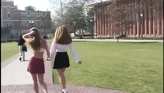 Adam ateşli sarışına 69 yapıyor ve sonra iki ateşli amcıkla sikişiyor