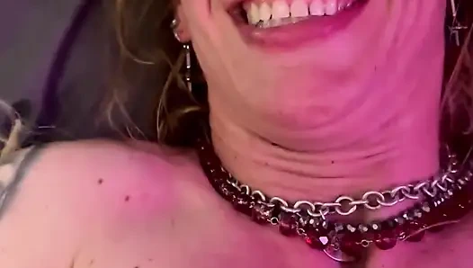 Ateşli anneye büyük boruyu seriyor