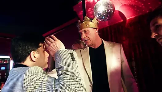 İskoçya Kralı Duncan büyük zaferini kutluyor