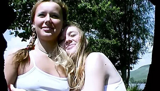 Seks Oyuncaklarıyla Lezbiyen açık Hava Seksi