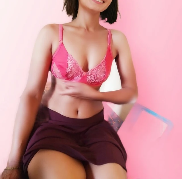 Urvy обожает играть перед вами на камеру, парни, занимающиеся эротикой, трахают пальцами киску, заставляет вас наслаждаться спермой тоже сам