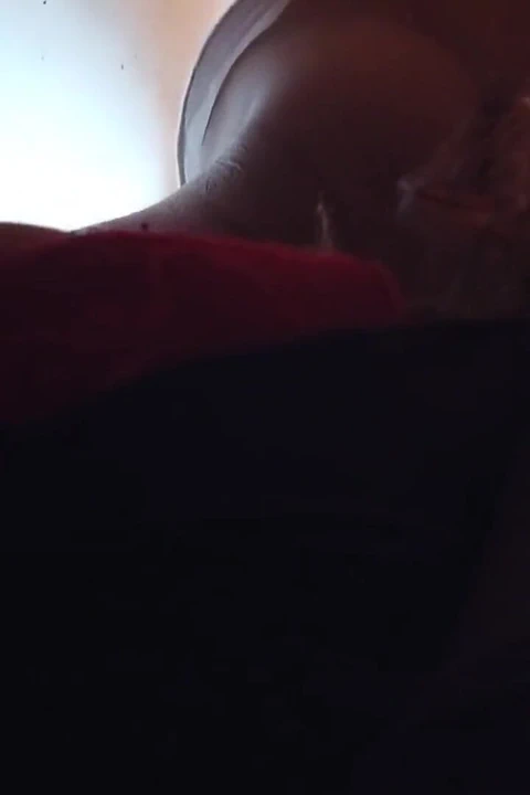 Anal seksten sonra güzel yüzünün her yerine sperm! Yakın çekim döl yutma