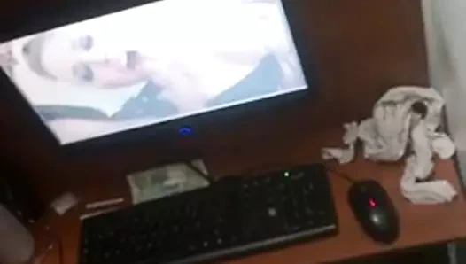 Siber kafede mastürbasyon yaparken yakalandı