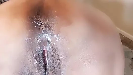 Pijama giyerek dondurma yiyordum, sonra vücudumdaki dondurmayı yemenin daha iyi olduğuna karar verdim.